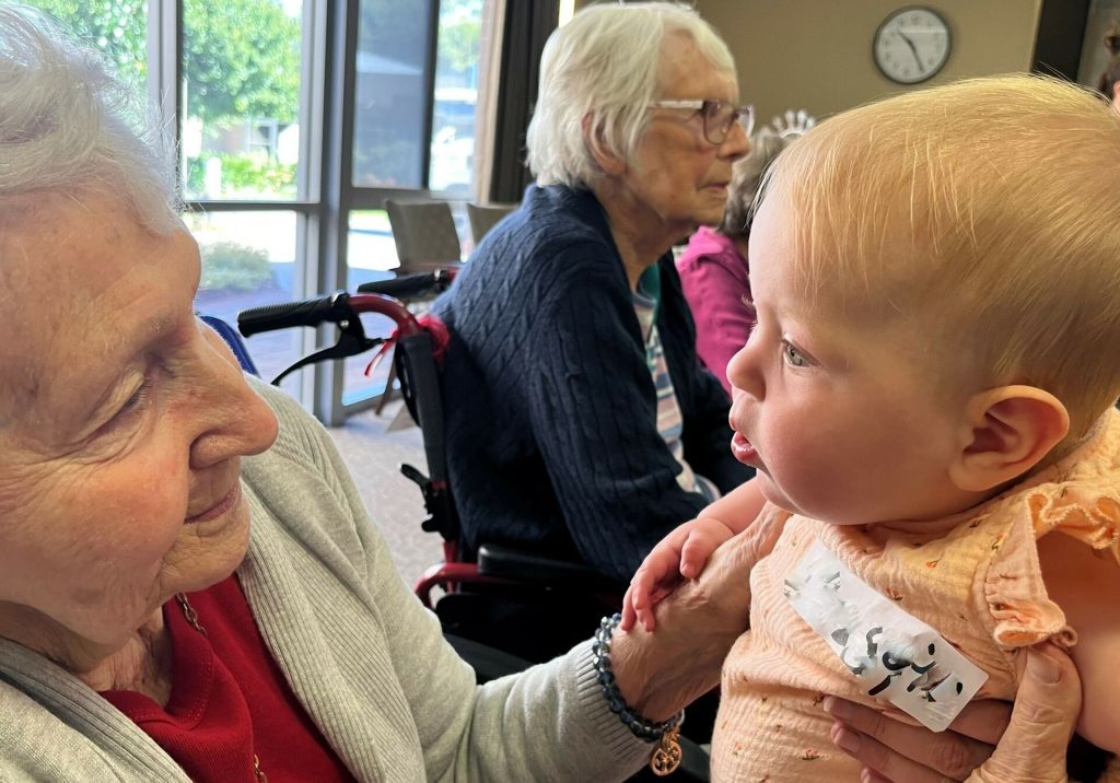 Tiny tots entertain the elderly in new intergenerational program